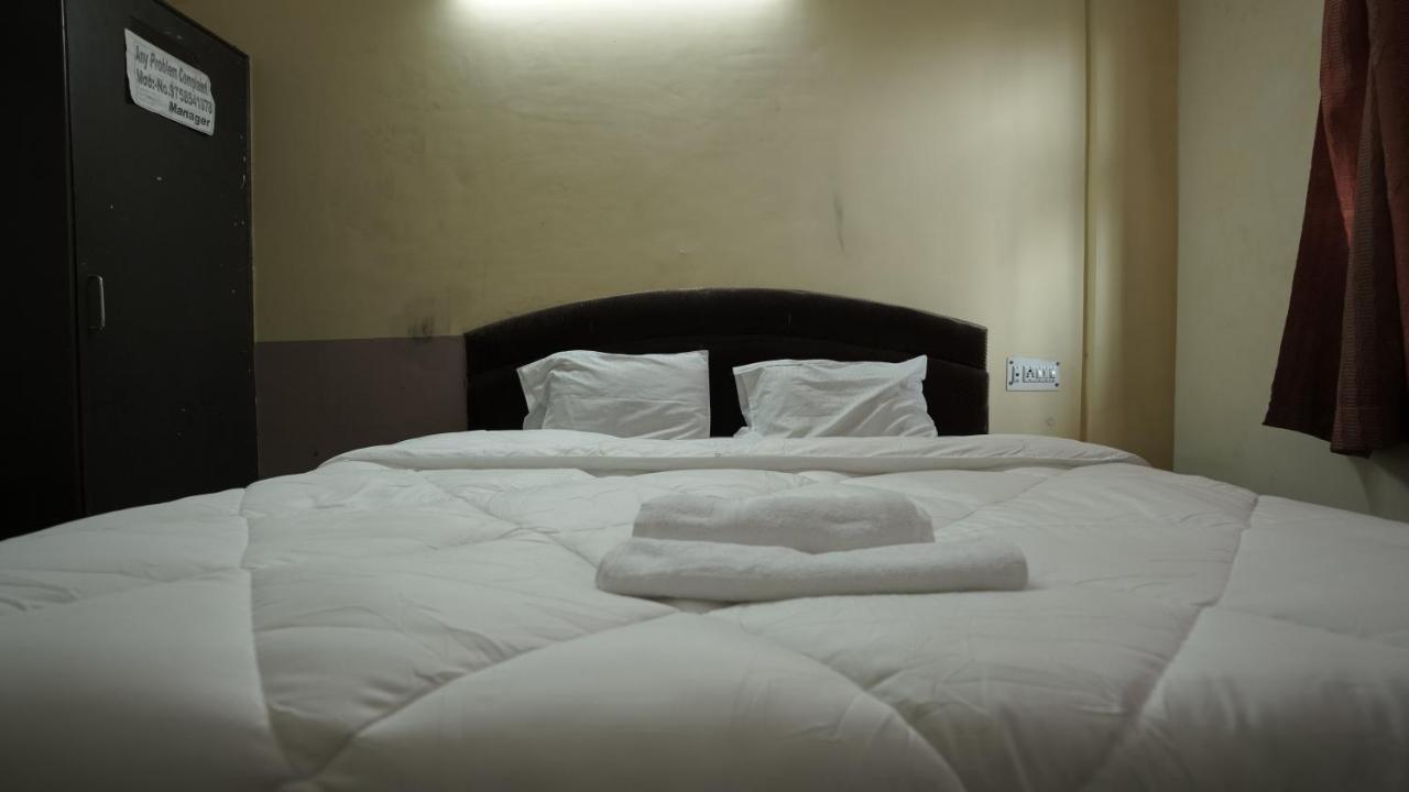Hotel Mohan By Wb Inn Агра Екстер'єр фото