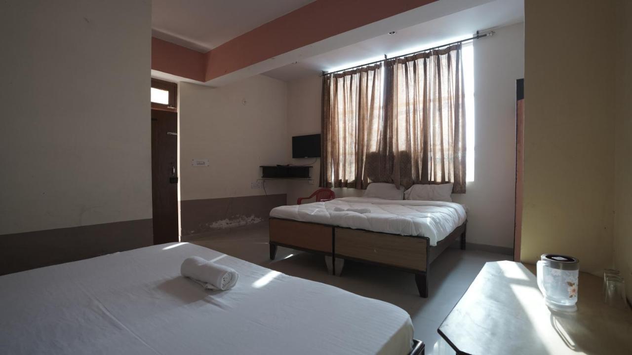 Hotel Mohan By Wb Inn Агра Екстер'єр фото