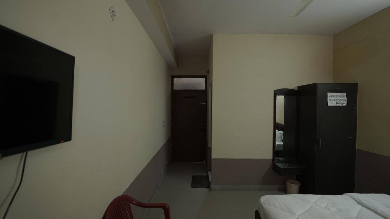 Hotel Mohan By Wb Inn Агра Екстер'єр фото