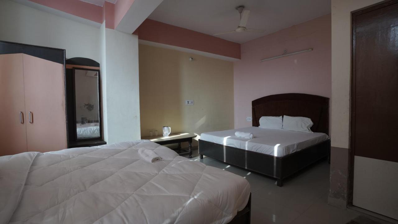 Hotel Mohan By Wb Inn Агра Екстер'єр фото