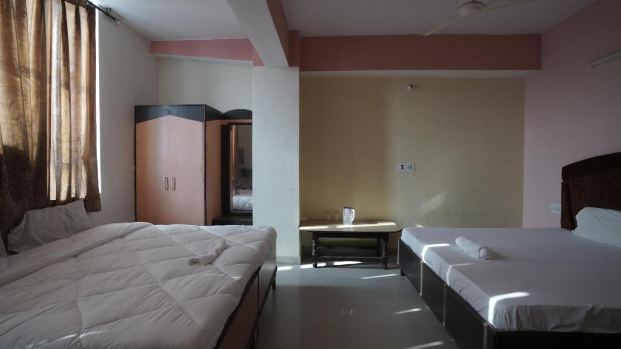 Hotel Mohan By Wb Inn Агра Екстер'єр фото