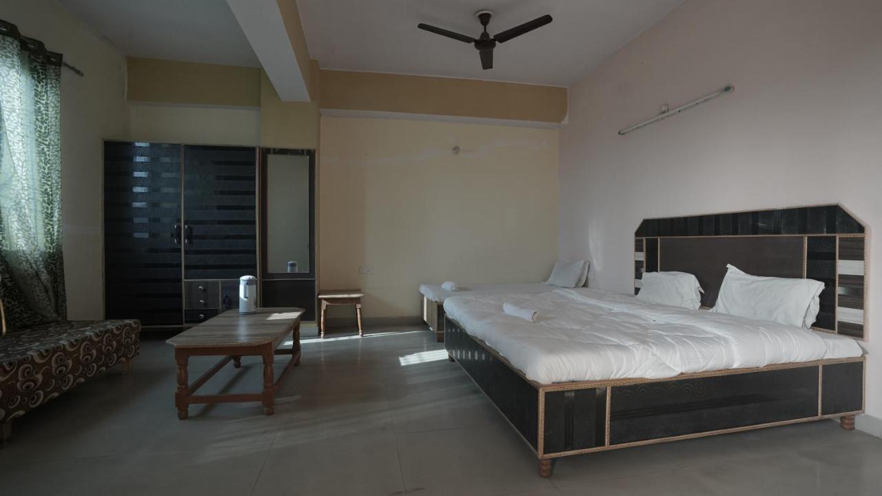 Hotel Mohan By Wb Inn Агра Екстер'єр фото