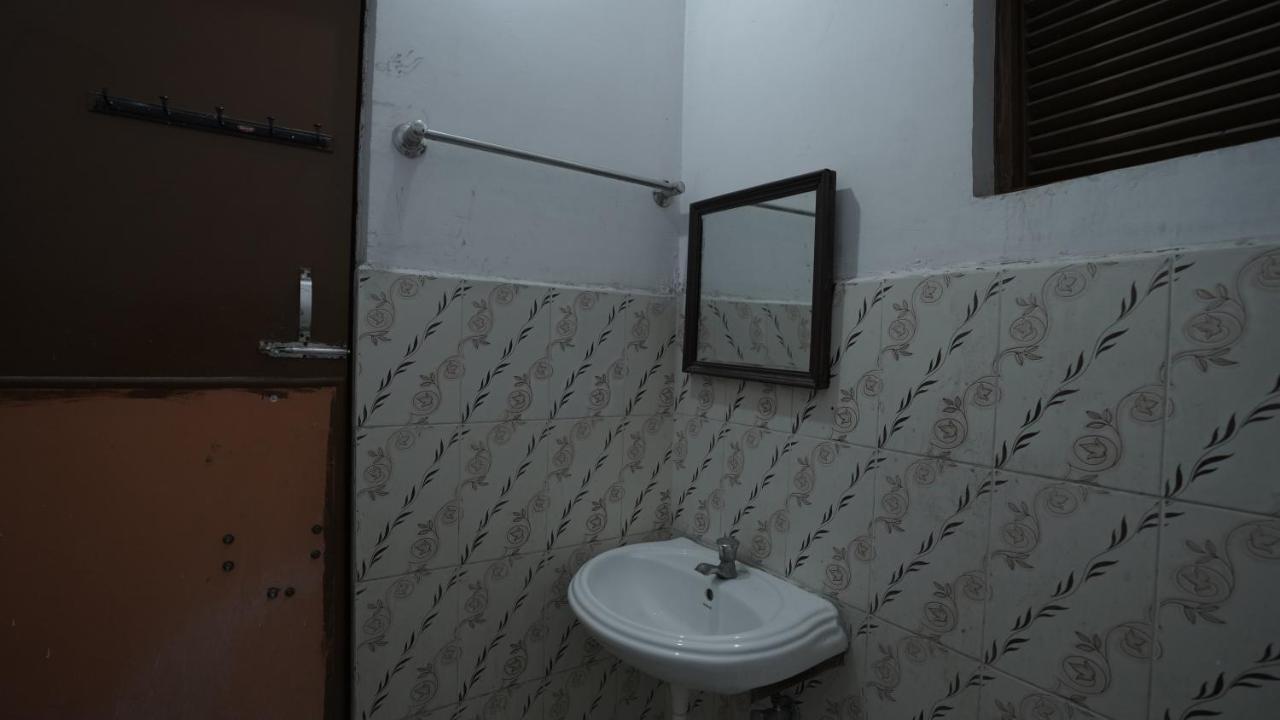 Hotel Mohan By Wb Inn Агра Екстер'єр фото